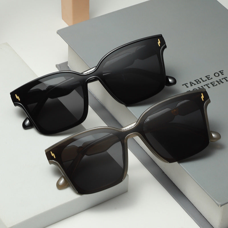 Dame Stilig solbrille med stilramme Luvikno