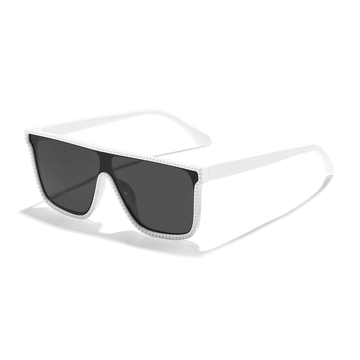 Dame futuristisk motesolbrille med bred ramme og kontrasterende glass Luvikno