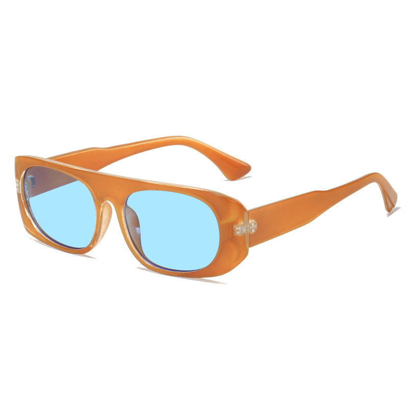 Dame moteriktig solbrille i elegant skjolddesign Luvikno