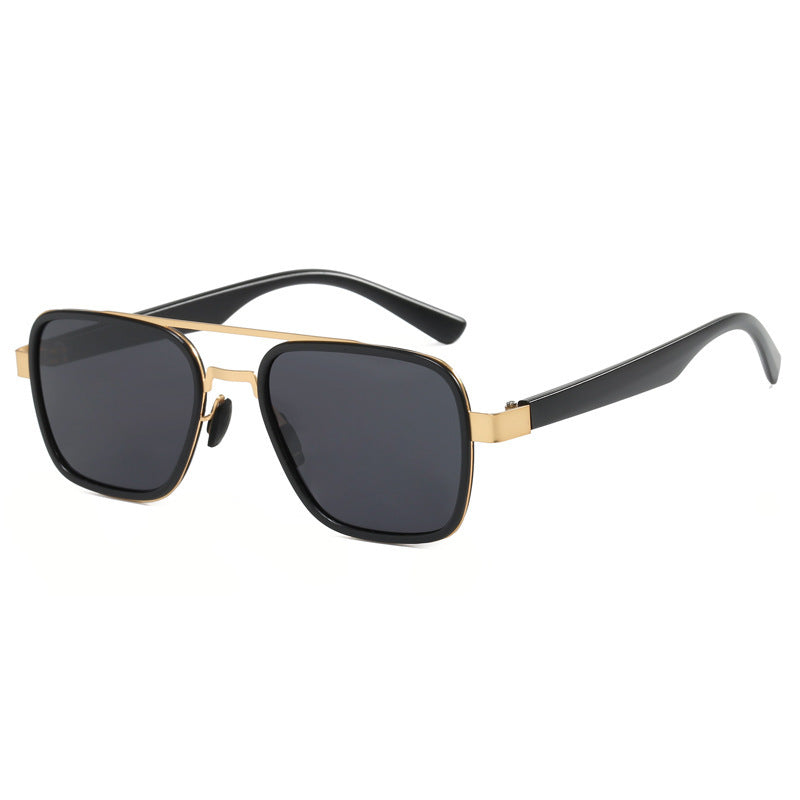 Dame moteriktig solbrille med firkantet ramme og innovative linser Luvikno