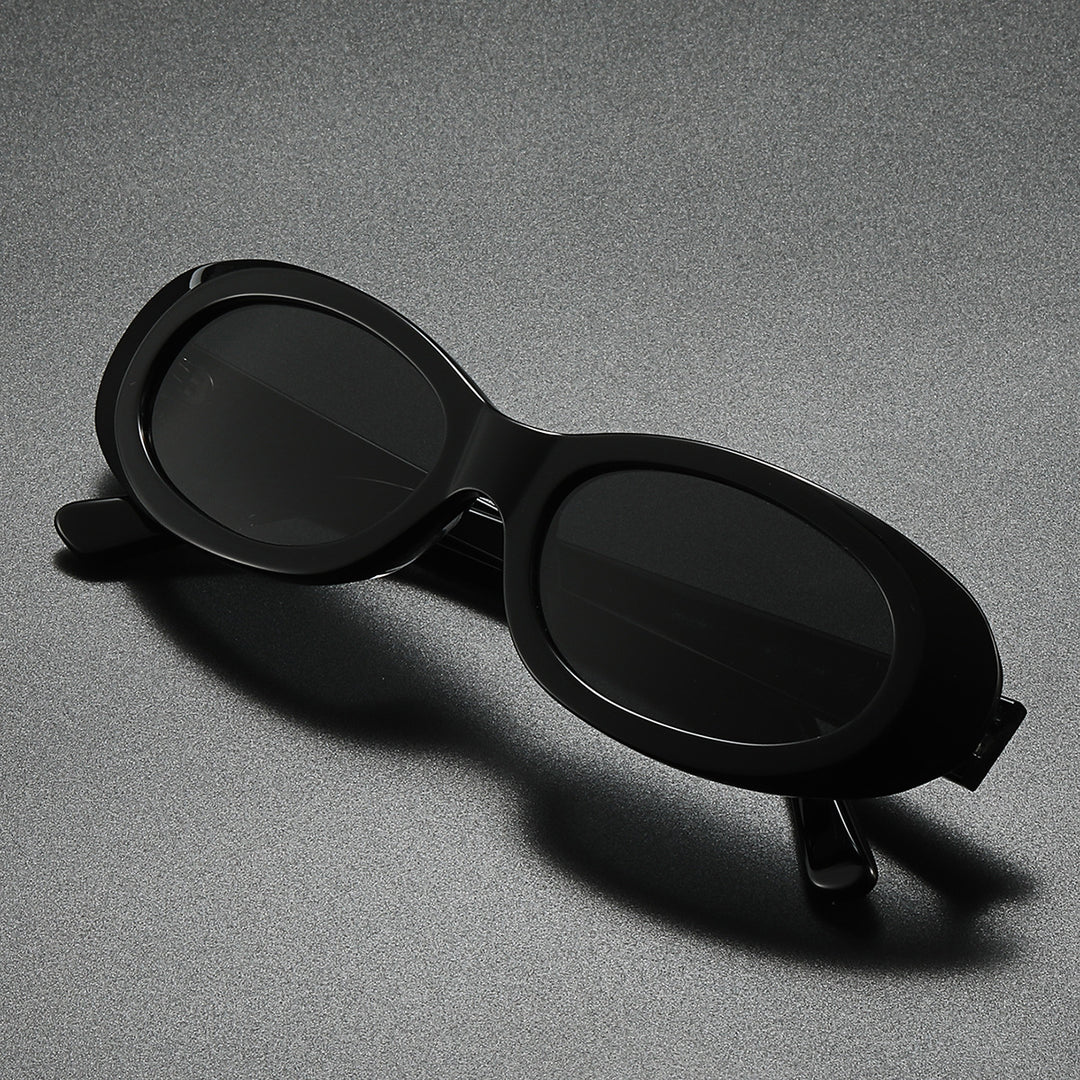 Dame moteriktig solbrille i elegant akvarellstil Luvikno