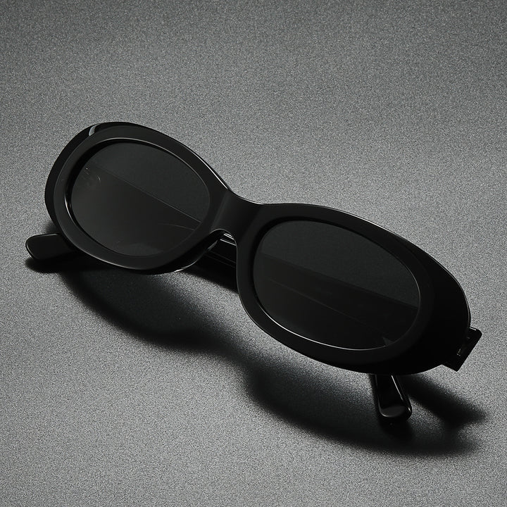 Dame moteriktig solbrille i elegant akvarellstil Luvikno
