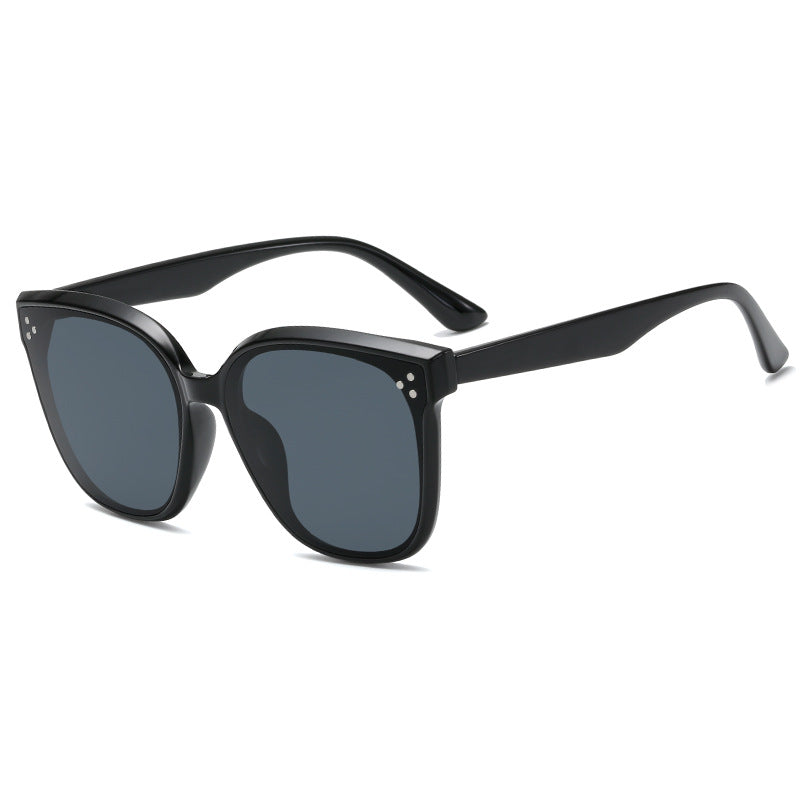 Dame firkantet solbrille med stilistisk, bred ramme Luvikno