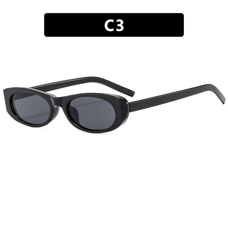 Dame moteriktig solbrille i elegant oval ramme Luvikno