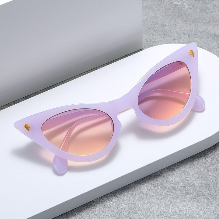 Dame Cat-Eye solbriller med speilte linser og elegant detalj Luvikno