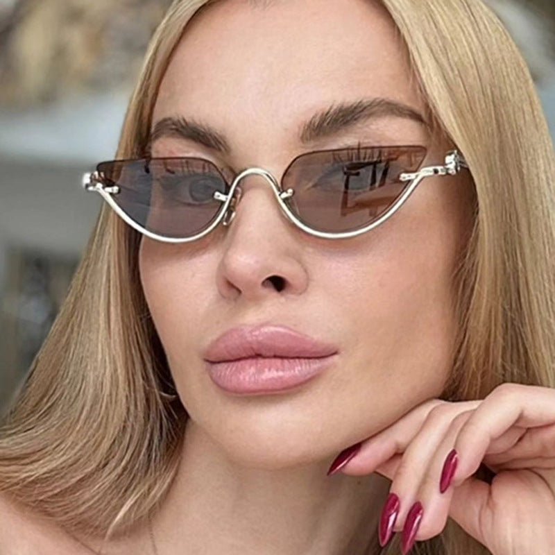 Dame Cat-Eye solbriller med gullfarget metallramme og UV-beskyttelse Luvikno