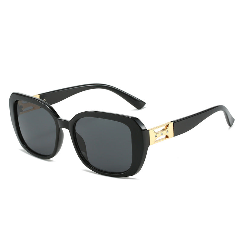 Dame Designer-solbrille med luksuriøst aksentuert ramme Luvikno
