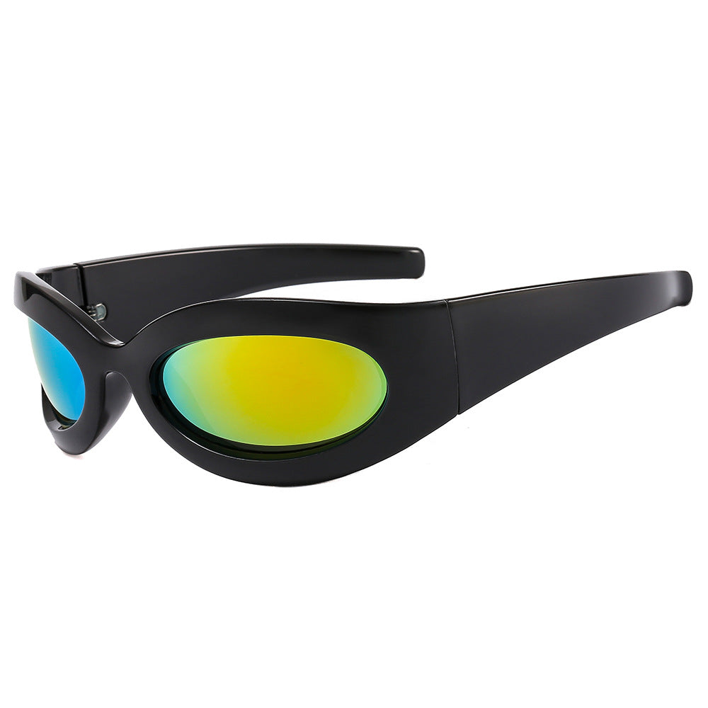 Dame moteriktig solbrille med oval ramme og moderne finish Luvikno