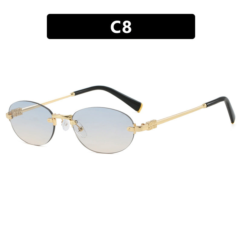 Dame moterimessig solbrille med oval ramme og elegante aksenter Luvikno