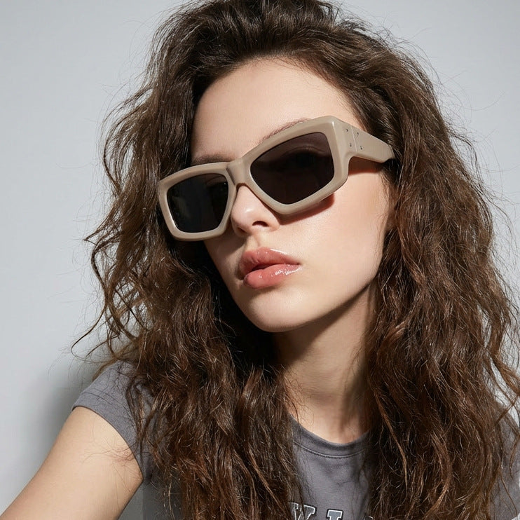 Damer oversized geometrisk solbrille med moderne ramme Luvikno