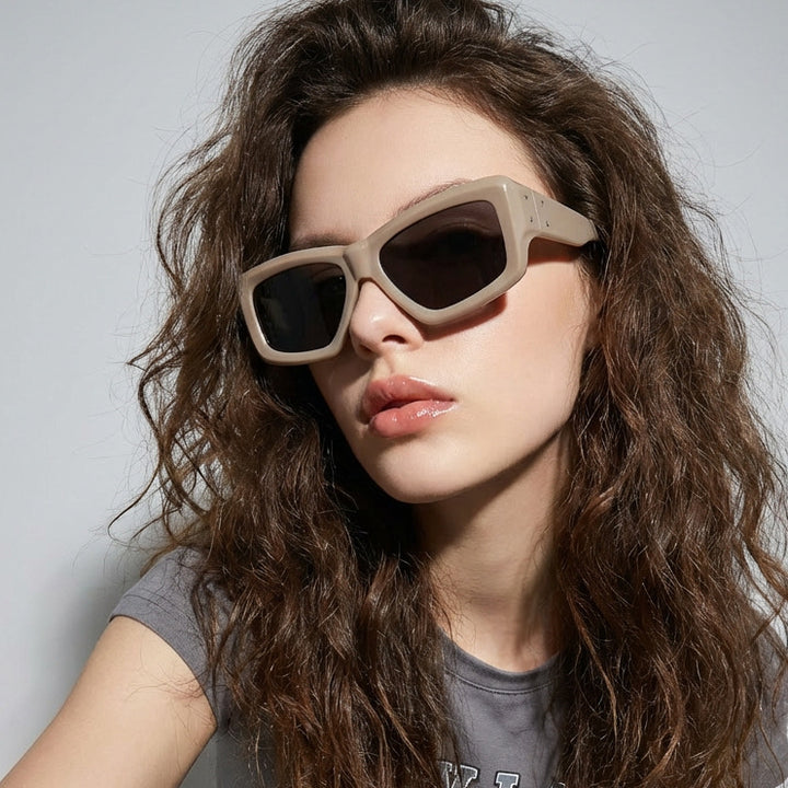 Damer oversized geometrisk solbrille med moderne ramme Luvikno