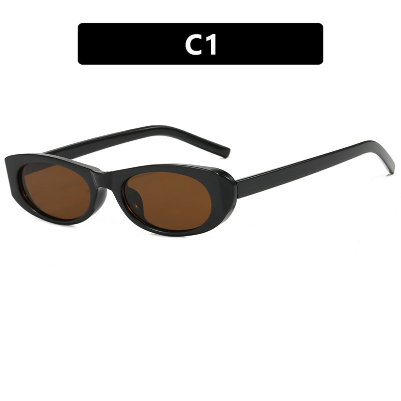 Dame moteriktig solbrille i elegant oval ramme Luvikno