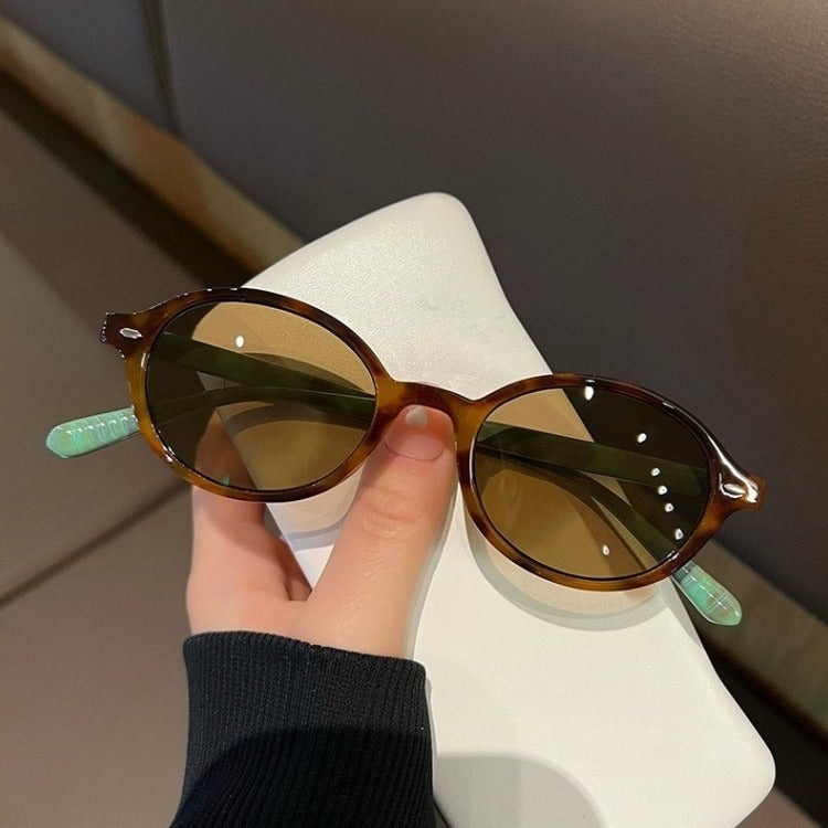 Dame modische solbrille i elegant ovaldesign Luvikno