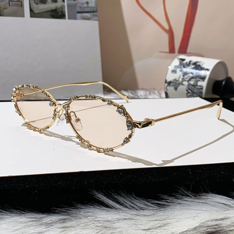 Dame ekstravagant oversized solbrille med futuristisk design Luvikno