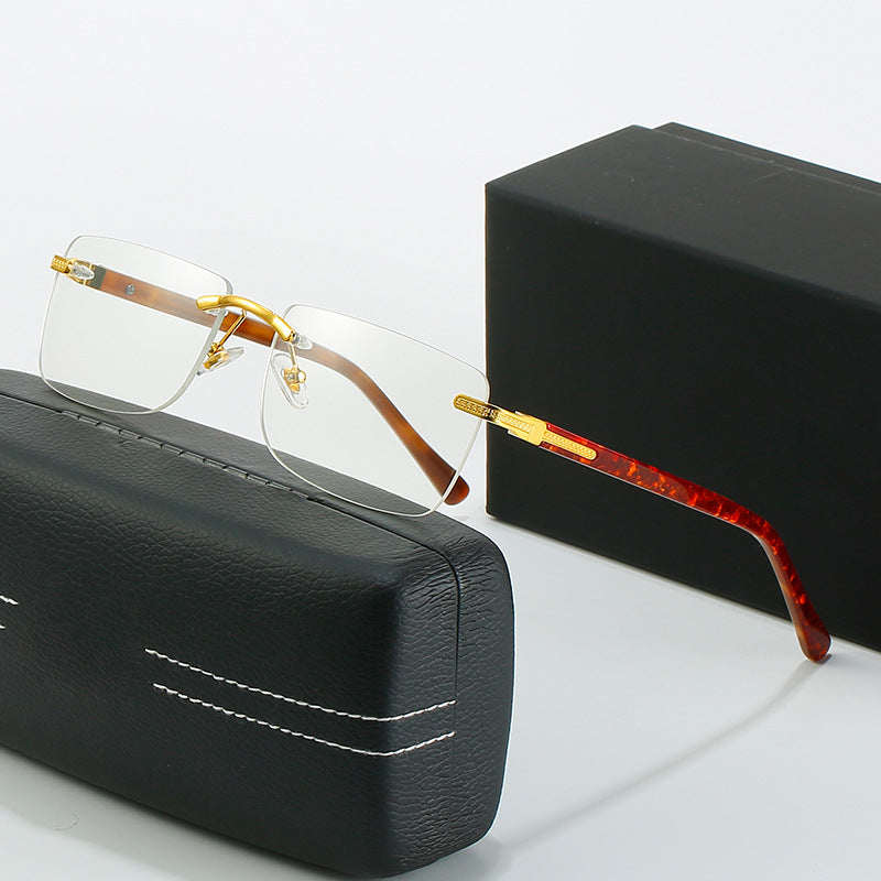 Dame moteriktig solbrille med stilren, firkantet ramme og elegante metallkanter Luvikno