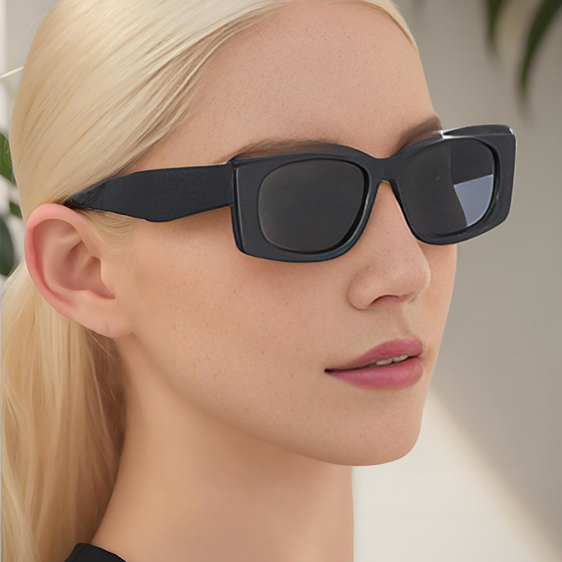 Dame Moda solbrille med markant kvadratisk ramme og UV-beskyttelse Luvikno