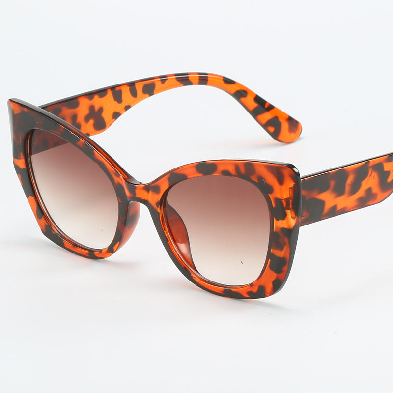 Dame Modische Cat-Eye Solbrille med elegant design Luvikno