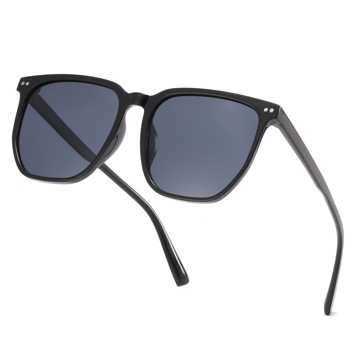 Dame moteriktig solbrille i klart design Luvikno