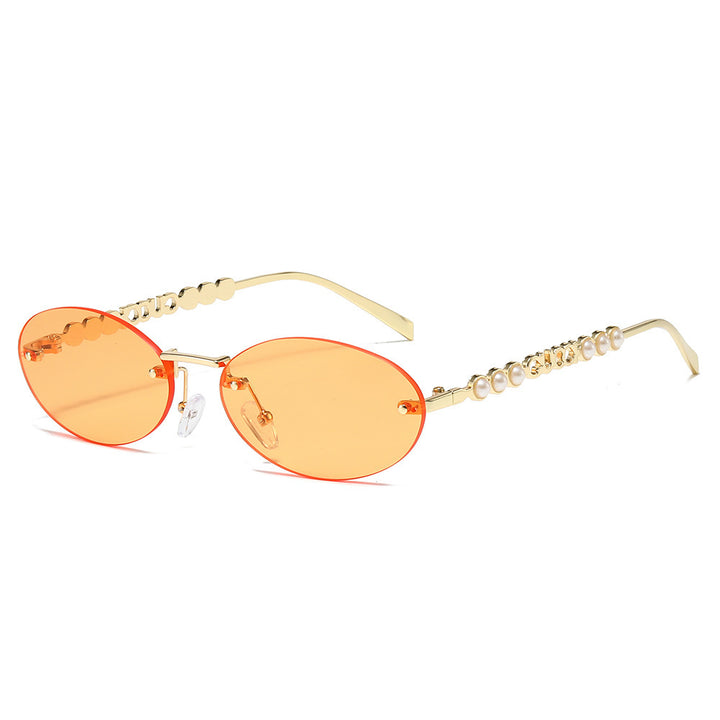 Dame moteriktig solbrille med oval ramme og perledekorert bøyle Luvikno