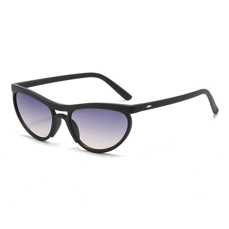 Dame moteriktig solbrille i moderne design Luvikno