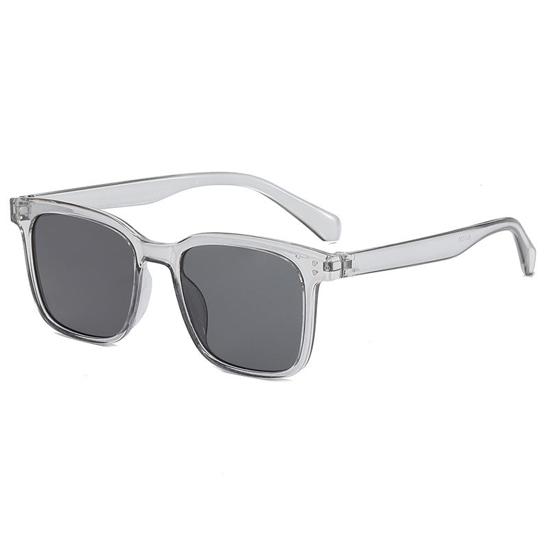 Dame moteriktig solbrille i moderne firkantet design Luvikno