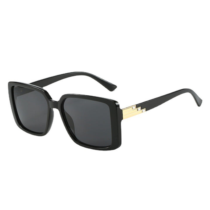 Dame moteriktig firkantet solbrille med trendy detaljer Luvikno