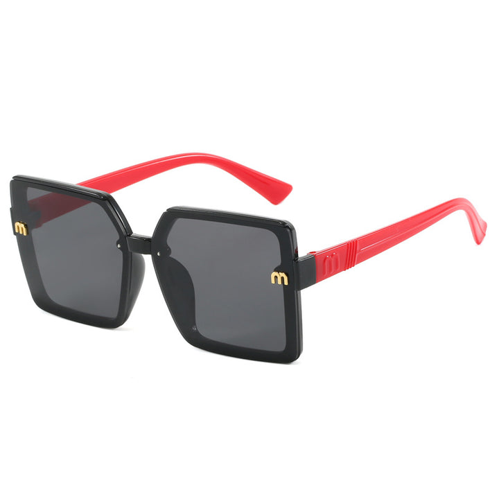 Dame moteriktig kvadratisk solbrille med speilende gradient Luvikno