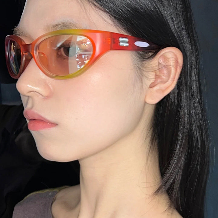 Damer ekstravagant solbrille med buet design Luvikno