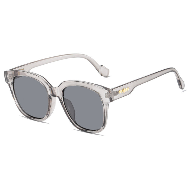 Damer klassisk solbrille med moderne oversized ramme Luvikno