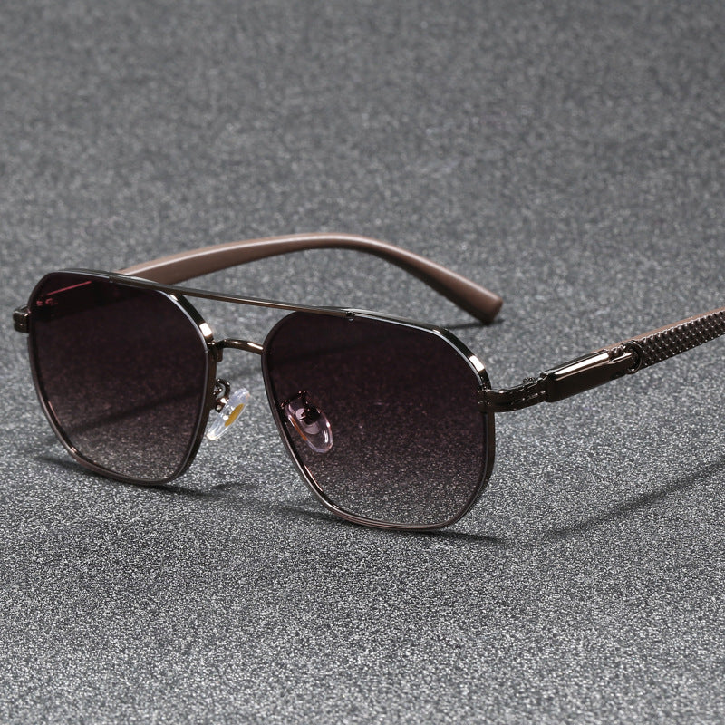 Dame moteriktig solbrille med stilige aksenter Luvikno