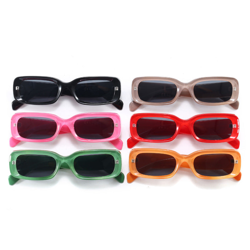 Dame stilig designer solbrille med moderne, rektangulær ramme Luvikno