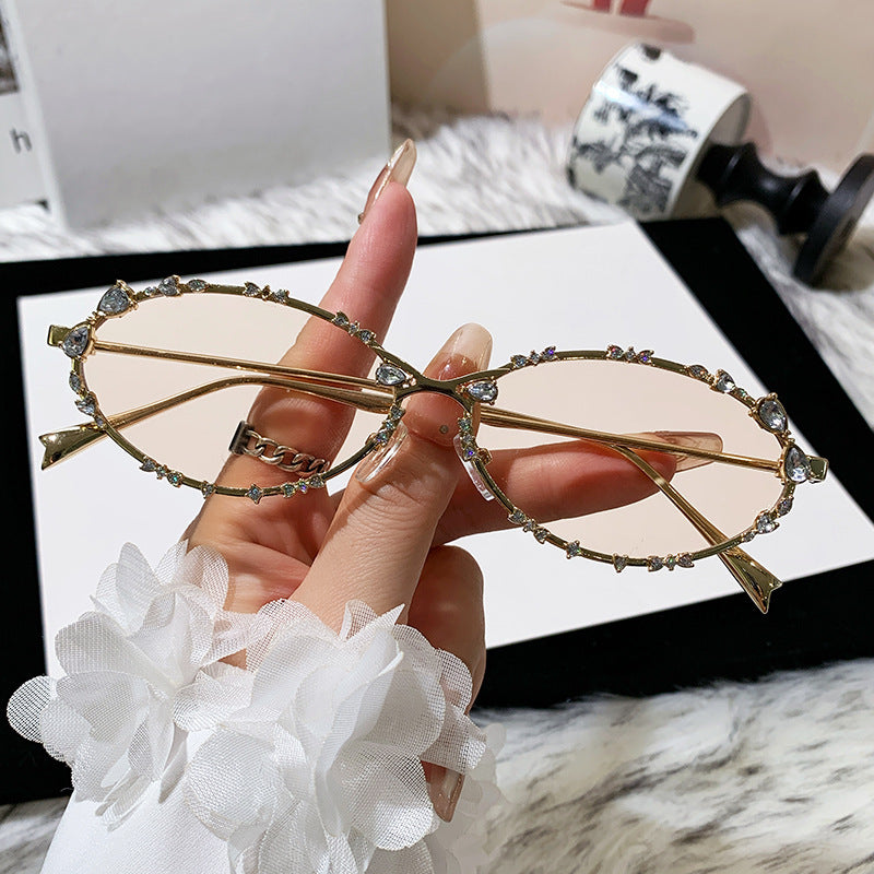Dame ekstravagant oversized solbrille med futuristisk design Luvikno