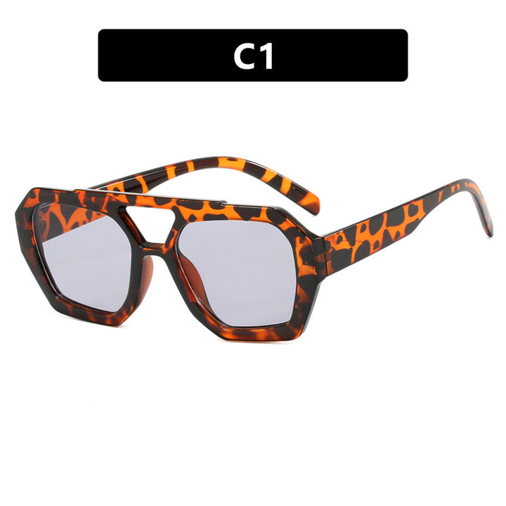 Dame oversized solbrille i markant, åttkantet design Luvikno