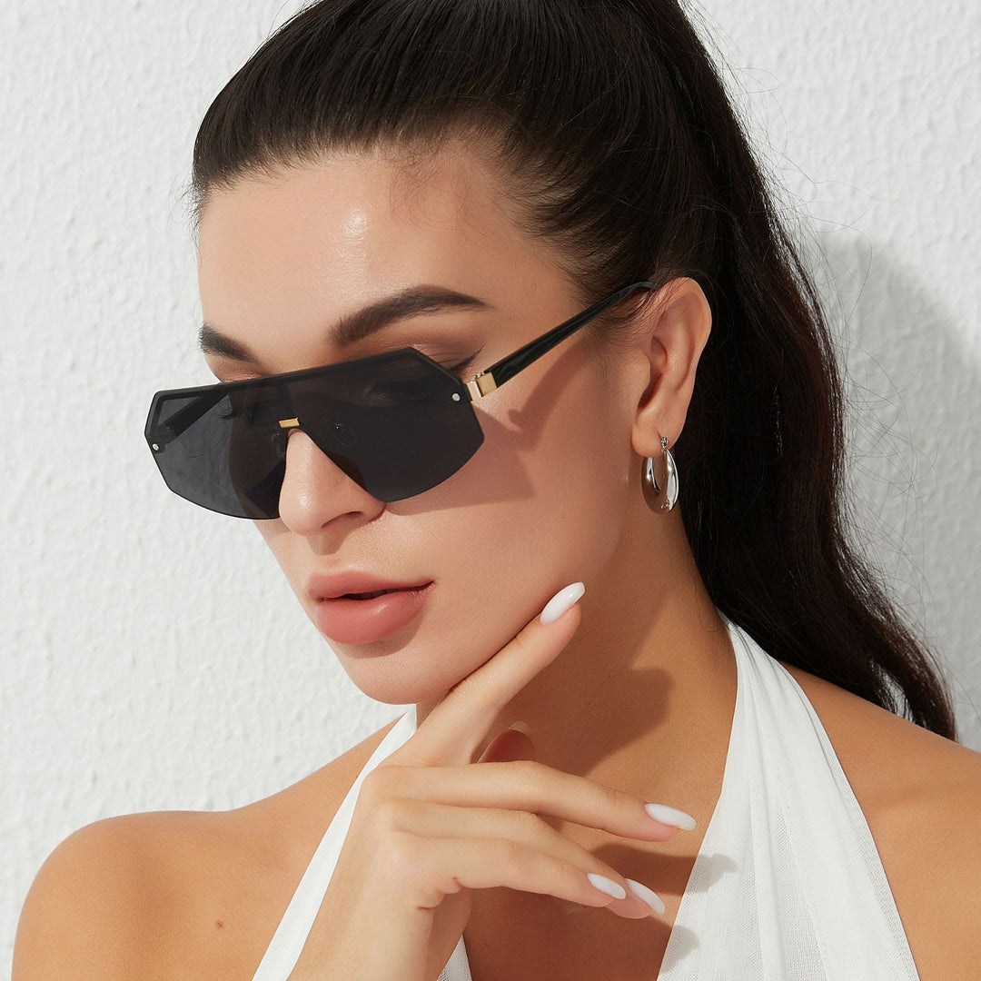 Dame futuristisk oversized solbrille med innovativ ramme Luvikno