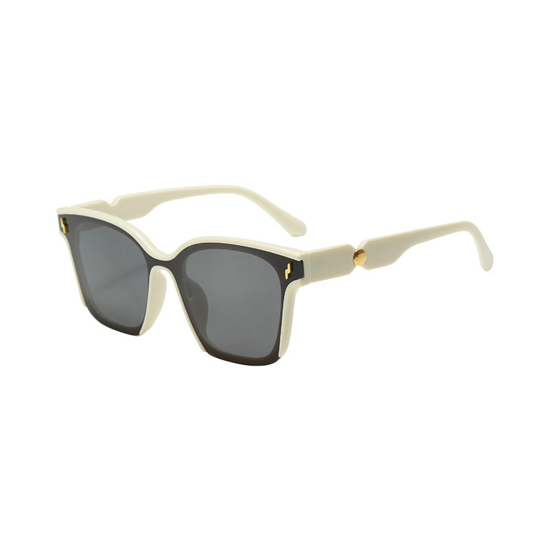Dame Stilig solbrille med stilramme Luvikno