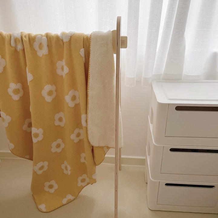 Unisex Kosebomullteppe med Lekent Blomsterdesign Luvikno