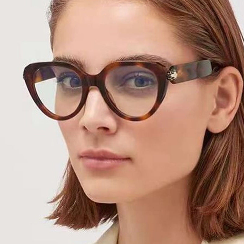 Dame Cat-Eye solbriller med gullige detaljer og beskyttende UV-filter Luvikno