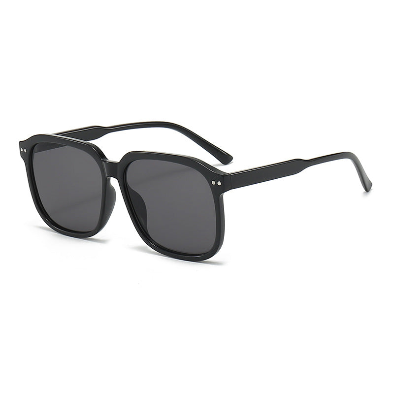 Dame Kvadratisk Solbrille med robust ramme og UV-beskyttelse Luvikno