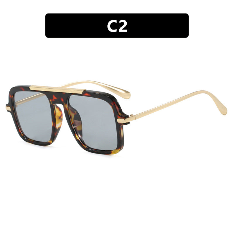 Dame kvadratisk solbrille med luksuriøs metallramme og robuste glass Luvikno