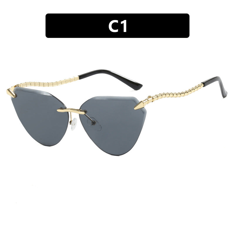 Dame Cat-Eye solbriller med unikt gullrammedesign og beskyttende linser Luvikno