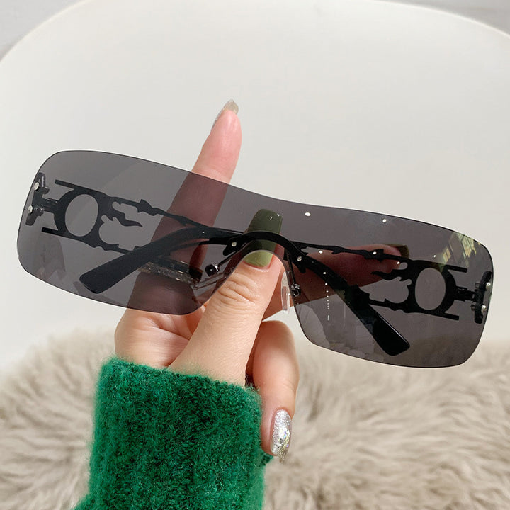 Dame moteriktig solbrille med innovativt design Luvikno