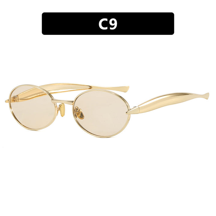 Dame moteriktig solbrille med oval ramme og glitrende detaljer Luvikno