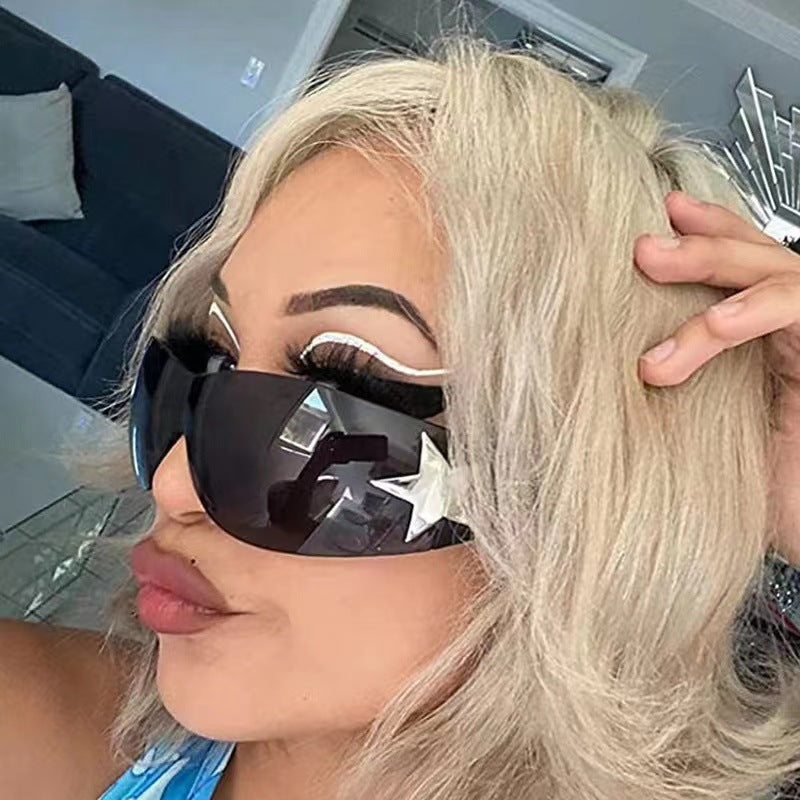 Dame moteriktig solbrille med kunstnerisk stjerneakcent Luvikno