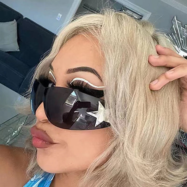 Dame moteriktig solbrille med kunstnerisk stjerneakcent Luvikno
