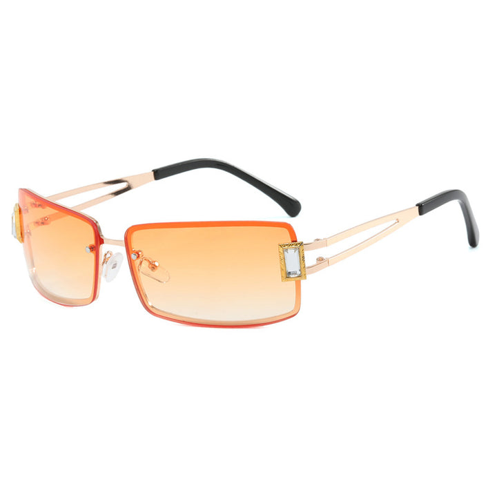 Dame stilig solbrille med elegante trapezformede glass og filigran metallramme Luvikno