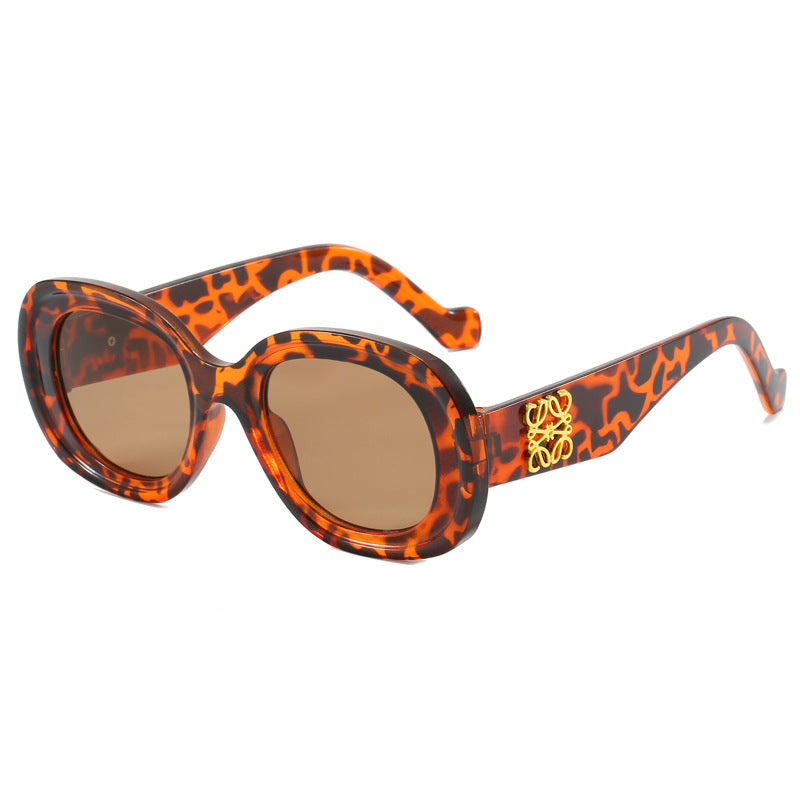 Dame moteriktig vintage-solbrille med spesielle dekorasjoner Luvikno