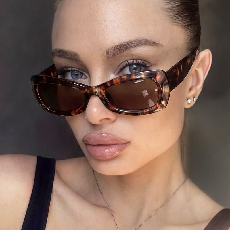 Dame moter Cat-Eye solbriller med beskyttende UV-filter og elegant design Luvikno