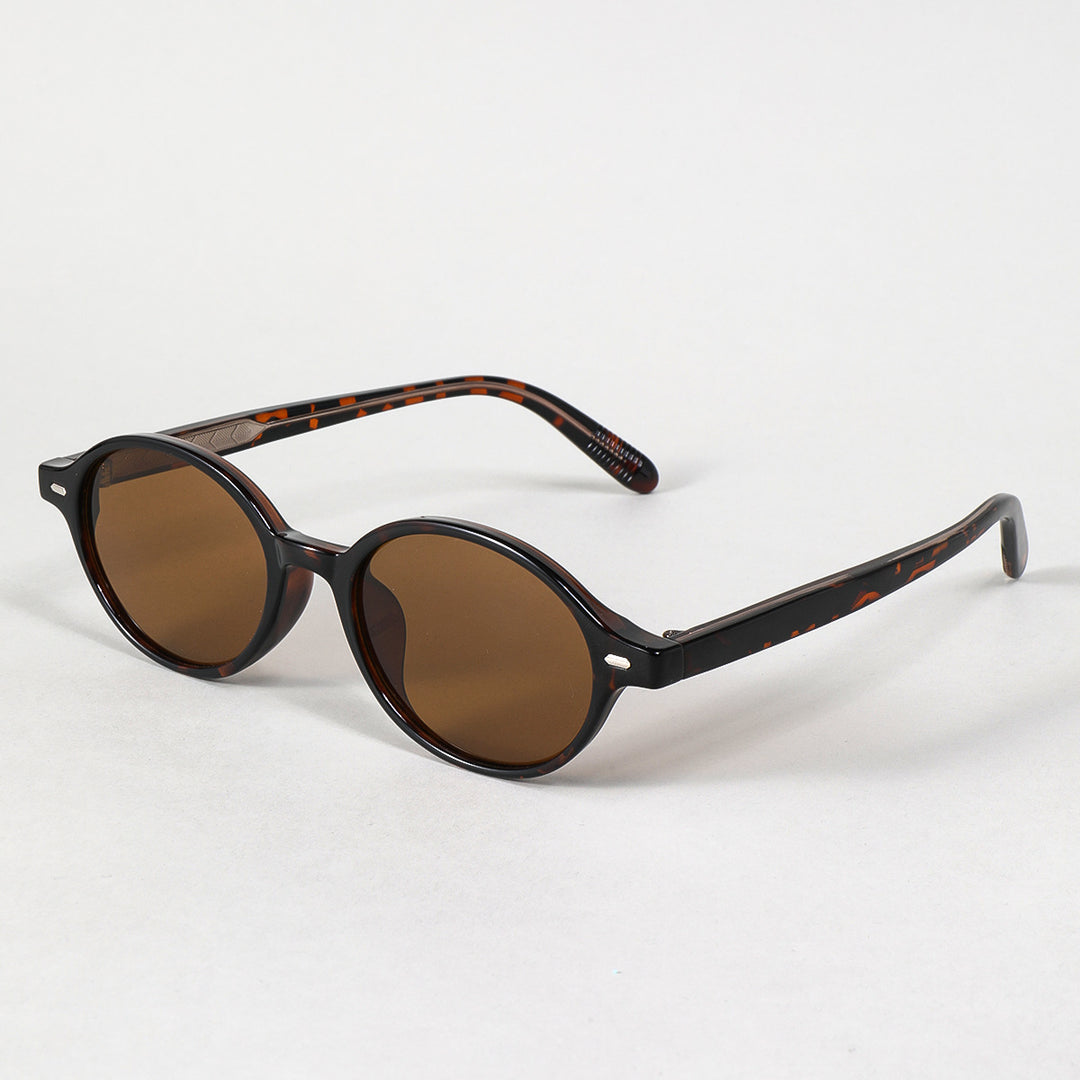 Dame moteriktig solbrille i oval design med stilige detaljer Luvikno