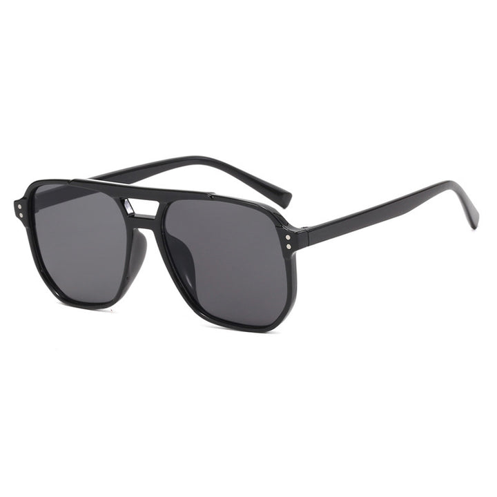 Dame moteriktig solbrille med kantet ramme Luvikno