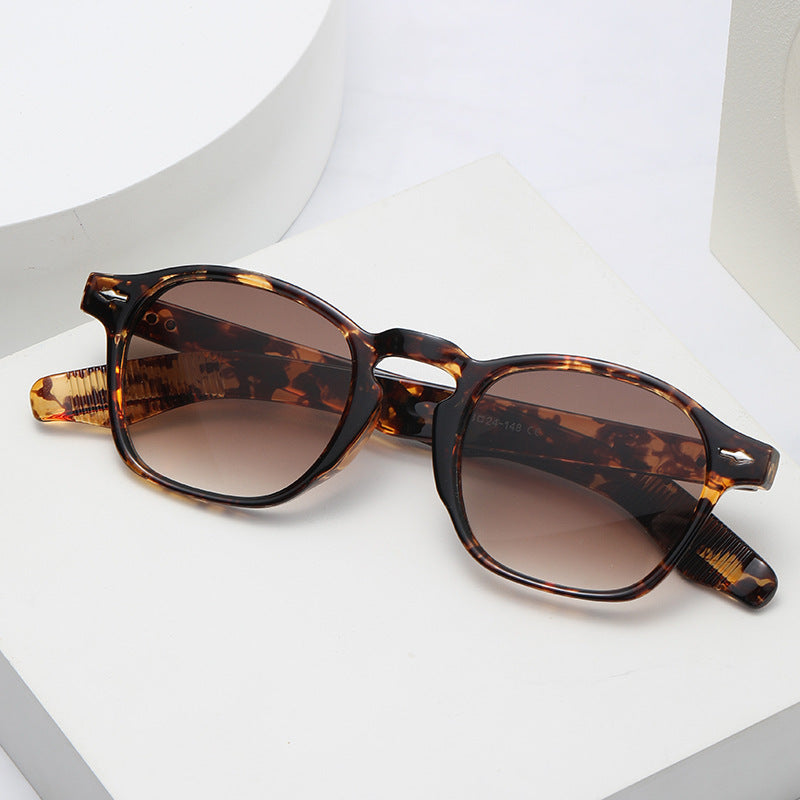 Dame rebellisk retro-inspirert solbrille Luvikno